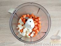 Фото приготовления рецепта: Морковные оладьи с сыром - шаг №4