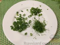Фото приготовления рецепта: Салат из зеленого горошка с редькой - шаг №3