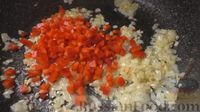 Фото приготовления рецепта: "Гнёзда" из макарон с мясным фаршем и зелёным горошком - шаг №4