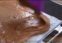 Фото приготовления рецепта: Шоколадный рулет "Прага" - шаг №5