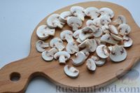 Фото приготовления рецепта: Новогодний салат с языком и грибами «Весёлая крыса» - шаг №10