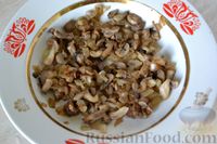 Фото приготовления рецепта: Новогодний салат с языком и грибами «Весёлая крыса» - шаг №11