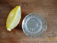 Фото приготовления рецепта: Рыба с соусом песто и соком лимона (на сковороде) - шаг №3
