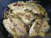 Фото приготовления рецепта: Рыба с соусом песто и соком лимона (на сковороде) - шаг №8