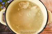 Фото приготовления рецепта: Куриный суп с брокколи и вермишелью - шаг №3