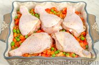 Фото приготовления рецепта: Куриные ножки, запечённые с овощами и рисом - шаг №13