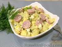 Фото к рецепту: Салат из сосисок и соленых огурцов