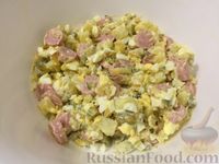 Фото приготовления рецепта: Салат из сосисок и соленых огурцов - шаг №11