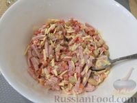 Фото приготовления рецепта: Салат из фасоли и ветчины - шаг №10