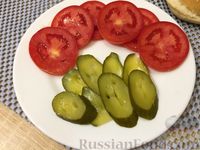 Фото приготовления рецепта: Салат из молодой капусты, оливок и зелёного горошка - шаг №5