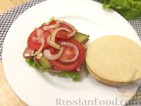Фото приготовления рецепта: Гамбургеры с сосисками - шаг №9