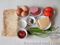 Фото приготовления рецепта: Яичница в лаваше, с колбасой, помидором и сыром - шаг №1
