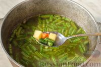 Фото приготовления рецепта: Сливочный суп из индейки со стручковой фасолью и орехами - шаг №11