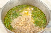 Фото приготовления рецепта: Сливочный суп из индейки со стручковой фасолью и орехами - шаг №14