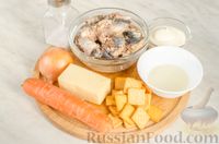 Фото приготовления рецепта: Слоёный рыбный салат с крекерами, морковью и сыром - шаг №1