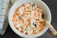 Фото приготовления рецепта: Салат с творогом, морковью и сухофруктами - шаг №6