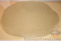 Фото приготовления рецепта: Слоёное печенье на пиве, с сахаром - шаг №4