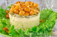 Фото к рецепту: Слоёный салат с маринованными опятами, огурцом и картофелем