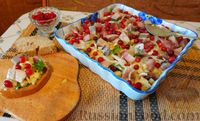 Фото приготовления рецепта: Закусочный салат с селёдкой, картофелем и клюквой - шаг №11