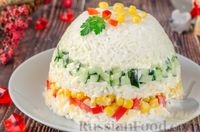 Фото к рецепту: Слоёный салат с рисом, свежими овощами и кукурузой