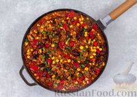 Фото приготовления рецепта: Рубленая говядина с фасолью и овощами - шаг №9