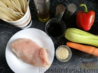 Фото приготовления рецепта: Лапша удон с курицей и овощами - шаг №1