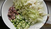 Фото приготовления рецепта: Салат из сайры с пекинской капустой - шаг №7