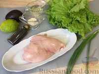 Фото приготовления рецепта: Салат из курицы с авокадо и лаймом - шаг №1