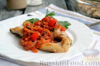 Фото к рецепту: Жареный карп с соусом из помидоров и сладкого перца