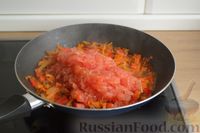 Фото приготовления рецепта: Жареный карп с соусом из помидоров и сладкого перца - шаг №11