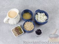 Фото приготовления рецепта: Молочная овсяная каша с творогом, семечками и ягодами (без варки) - шаг №1