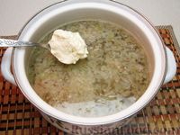 Фото приготовления рецепта: Сырный суп с фаршем и маринованными шампиньонами - шаг №7