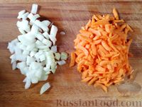 Фото приготовления рецепта: Сырный суп с гречкой и овощами - шаг №4