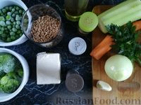 Фото приготовления рецепта: Сырный суп с гречкой и овощами - шаг №1