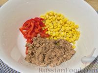 Фото приготовления рецепта: Салат из кукурузы и тунца - шаг №4