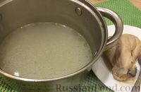 Фото приготовления рецепта: Английский куриный суп с рисом и сыром - шаг №4