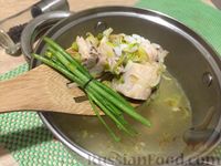 Фото приготовления рецепта: Английский куриный суп с рисом и сыром - шаг №8