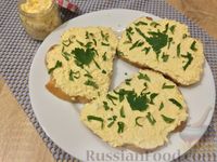 Фото приготовления рецепта: Бутерброды с плавленым сыром и чесноком - шаг №8