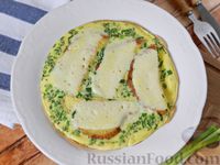 Фото к рецепту: Омлет с хлебом, сыром и зеленью