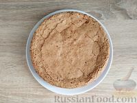 Фото приготовления рецепта: Ореховый кекс с шоколадной глазурью - шаг №12