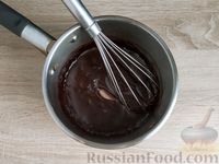 Фото приготовления рецепта: Ореховый кекс с шоколадной глазурью - шаг №14