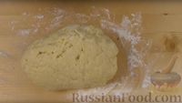 Фото приготовления рецепта: Картофельные клёцки с кокосовой стружкой и черничным соусом - шаг №6
