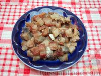 Фото приготовления рецепта: Салат из сельди с картофелем и яблоком - шаг №6