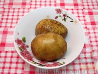 Фото приготовления рецепта: Салат из сельди с картофелем и яблоком - шаг №2