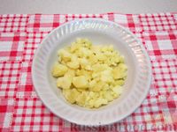 Фото приготовления рецепта: Салат из сельди с картофелем и яблоком - шаг №3