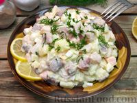 Фото приготовления рецепта: Салат из сельди с картофелем и яблоком - шаг №16