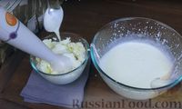 Фото приготовления рецепта: Сливочно-творожный торт из печенья (без выпечки) - шаг №4