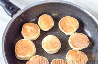 Фото приготовления рецепта: Воздушное банановое печенье на сковороде - шаг №9