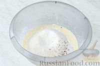 Фото приготовления рецепта: Оладьи с колбасой и сыром - шаг №3