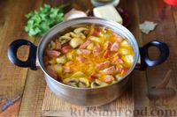 Фото приготовления рецепта: Сырный суп с грибами и копчёной колбасой - шаг №9